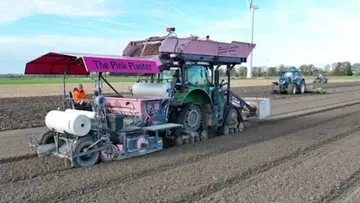 В Нидерландах протестировали трактор New Holland с системой iQuus, позволяющей трактору работать автономно